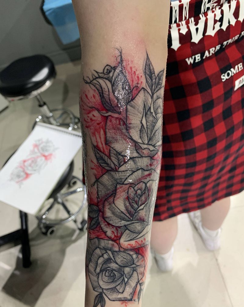 泼墨玫瑰纹身图片_胸部臀部水彩水墨纹身图案