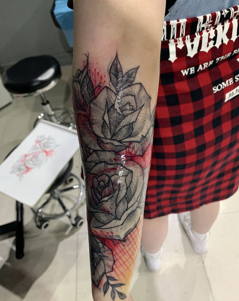 玫瑰纹身图片_手臂腹部水彩水墨纹身图案