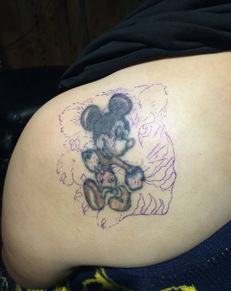 小虎头纹身图片_成品肩部传统清新动物纹身图案