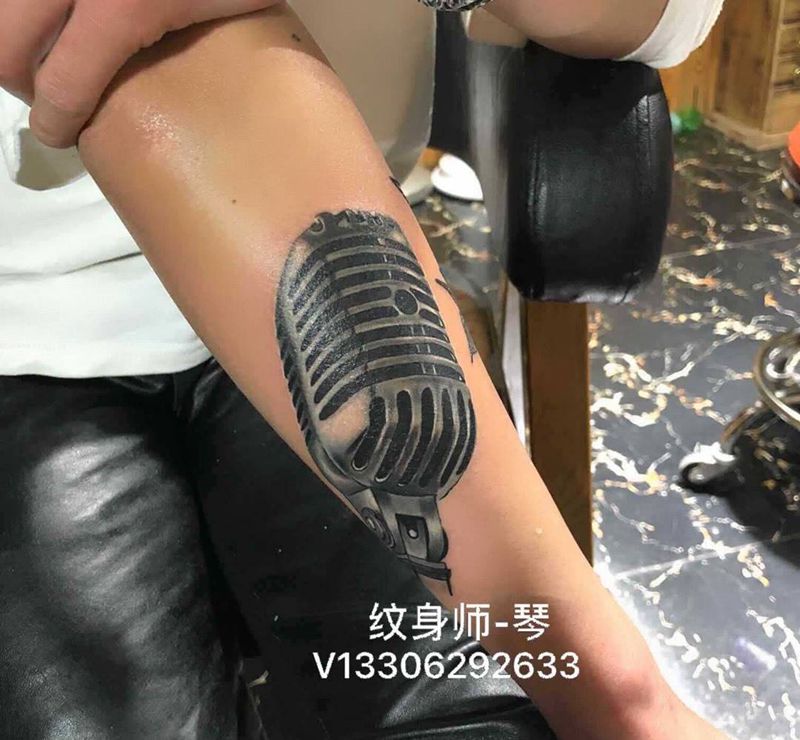 小臂纹身麦克风纹身图片