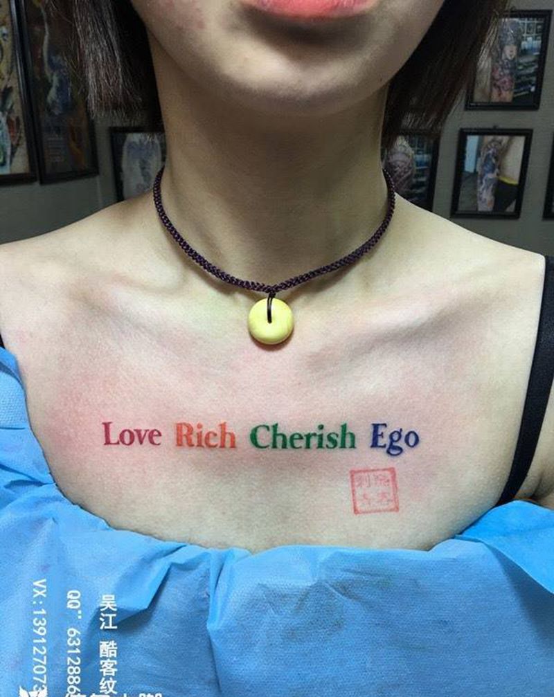 字母纹身图片_胸部纹身图案