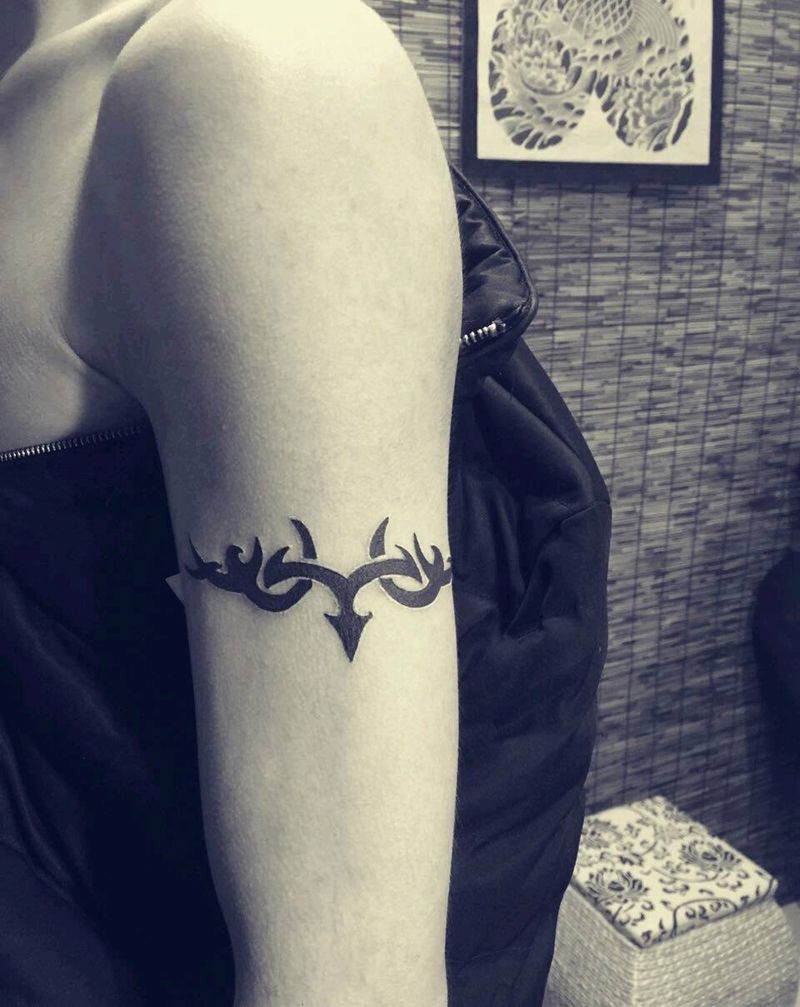 罗马数字 +小图藤纹身图片