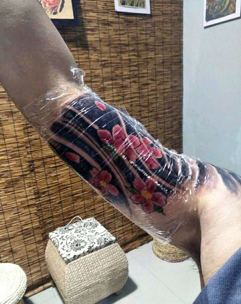 内侧添加纹身图片