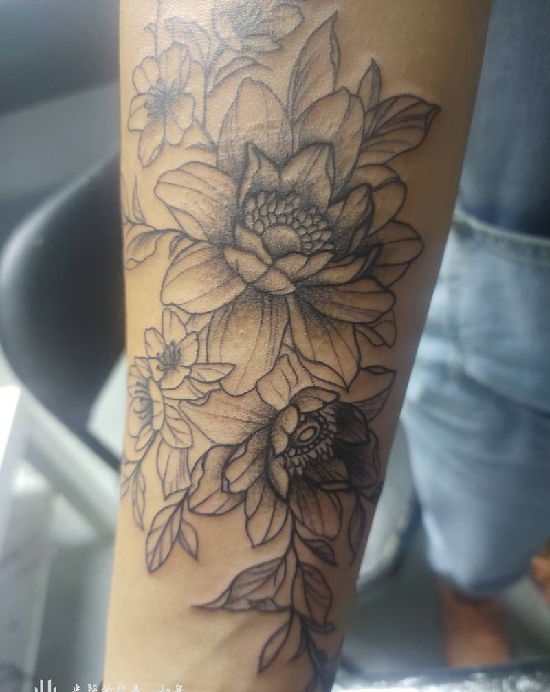 晚上做的素花我的像素不太好纹身图片_手臂手部新传统素花纹身图案