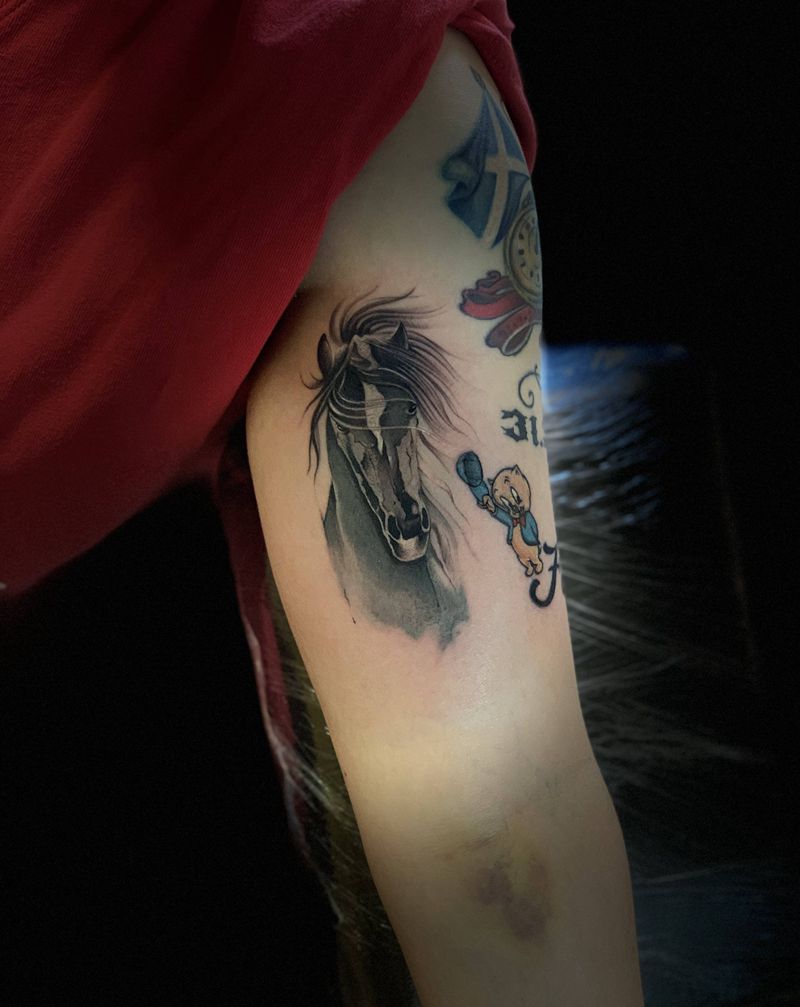 水墨骏马纹身图片_手臂水墨纹身图案
