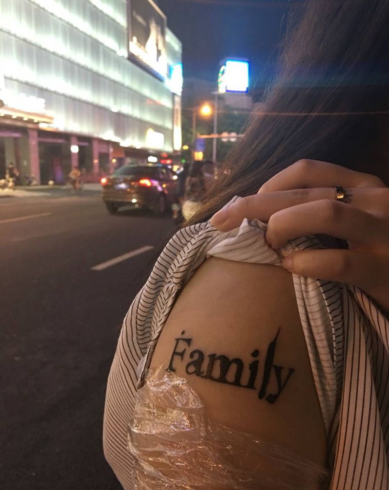家庭纹身图片_手臂成品字符纹身图案
