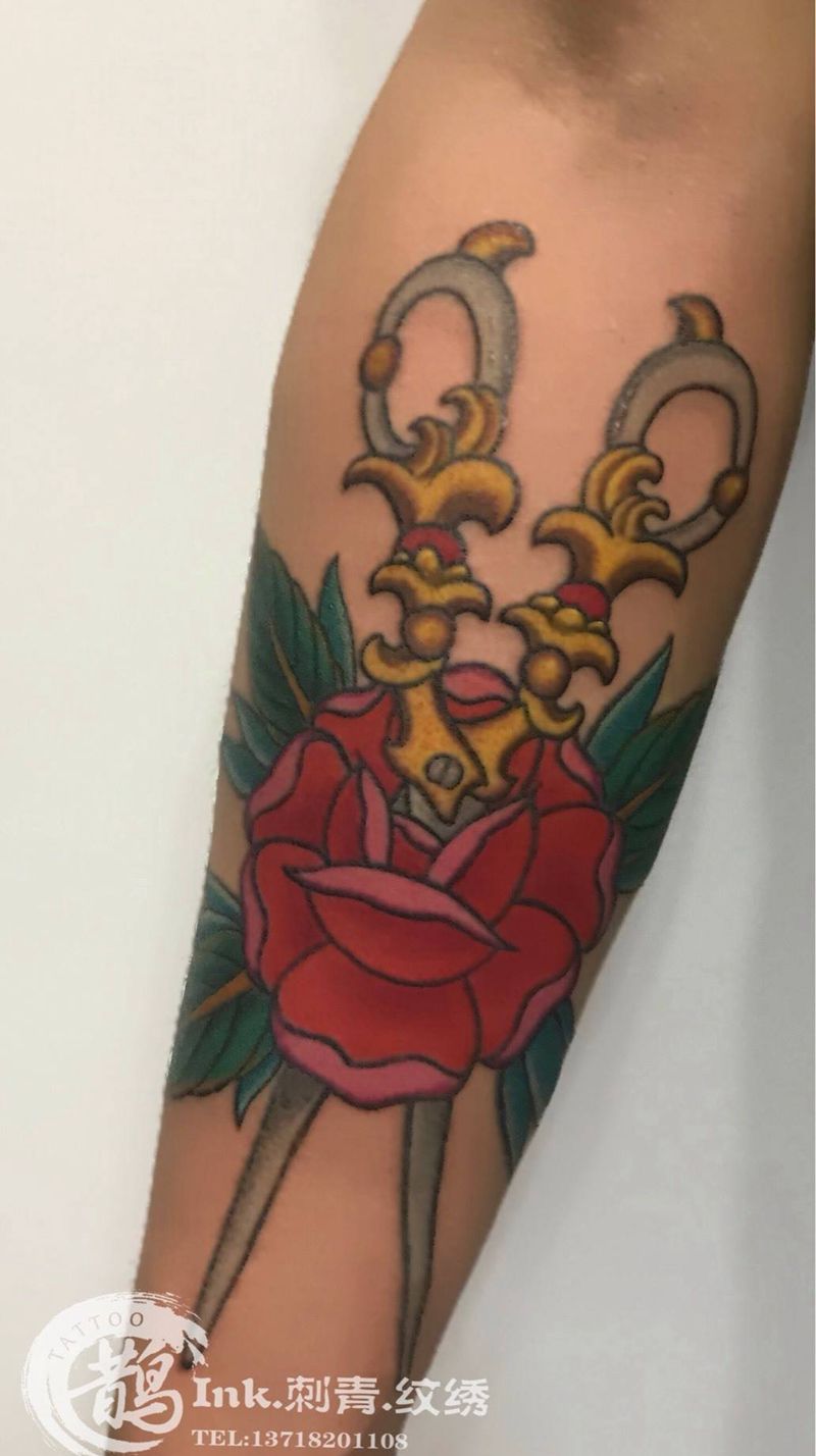 玫瑰/剪刀纹身图片