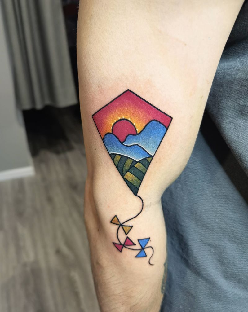 风筝纹身图片_手臂腿部Old School水彩纹身图案