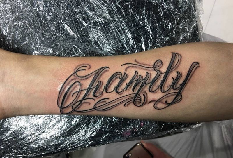 花体字纹身图片_手臂手部花体字欧美写实纹身图案