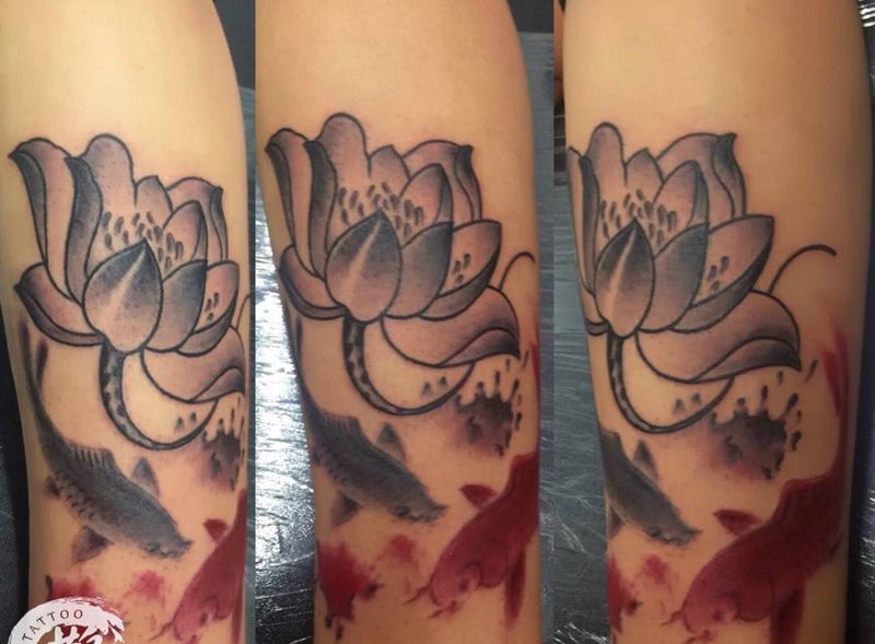 荷花与鱼纹身图片