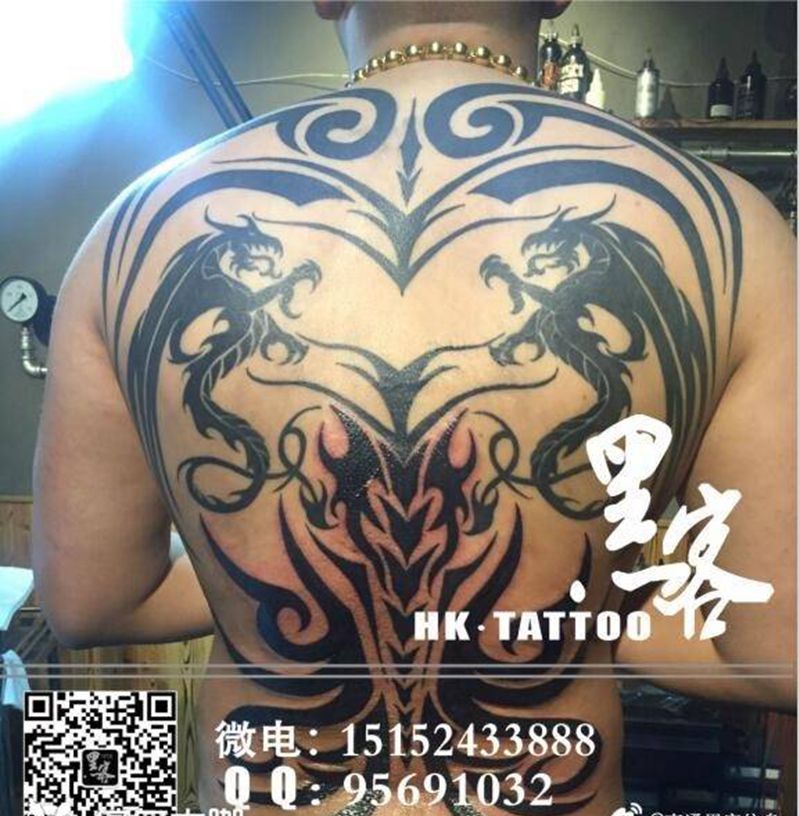 背图腾纹身图片