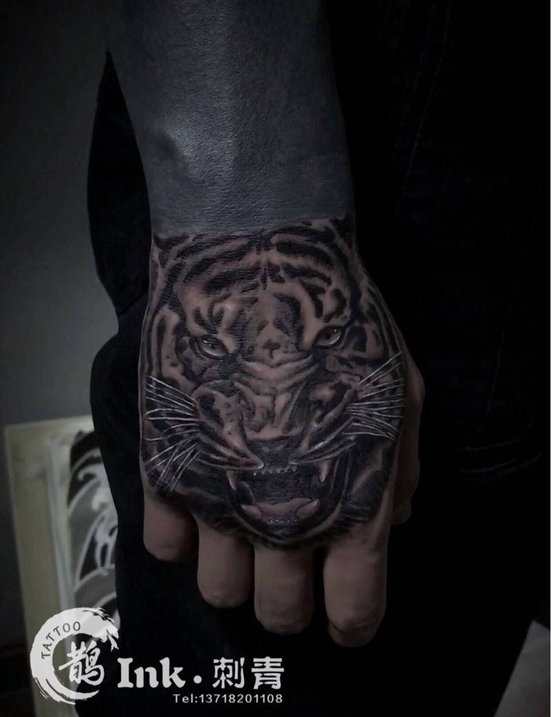 虎纹身图片