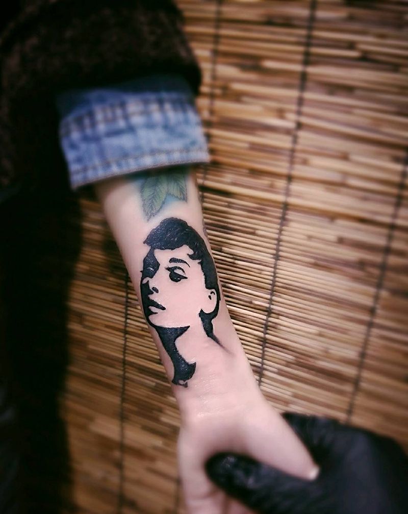 女神一枚  赫本 