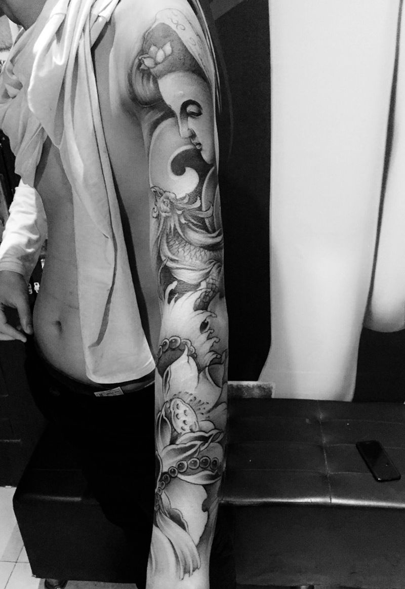 传统花臂纹身图片_手臂传统成品纹身图案