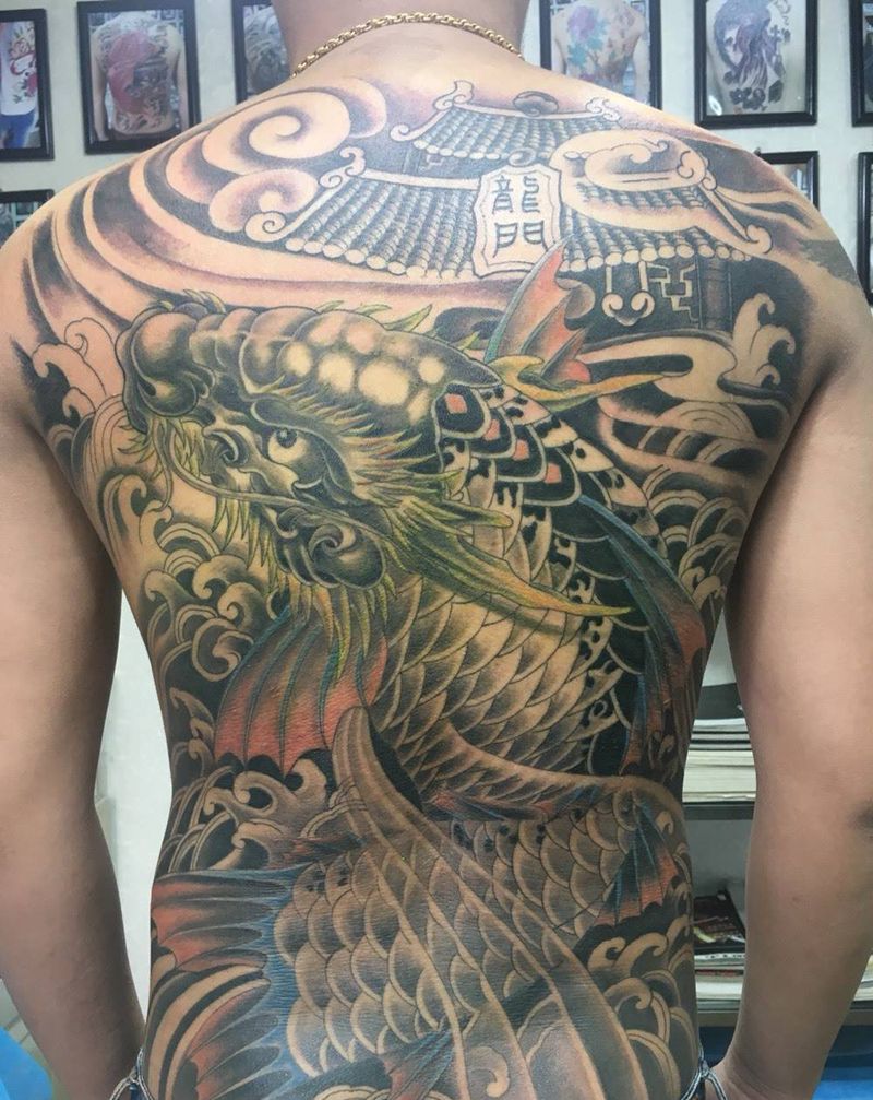 鲤鱼跃龙门纹身图片_成品背部传统动物纹身图案
