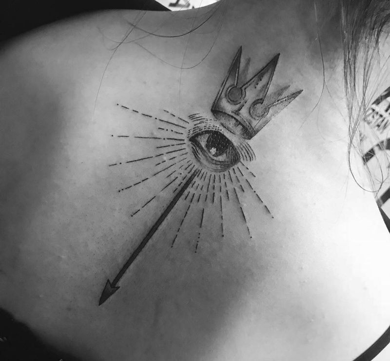眼纹身图片_成品背部清新纹身图案