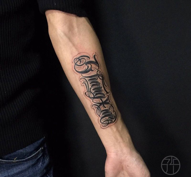 #人名纹身图片_手臂花体字纹身图案