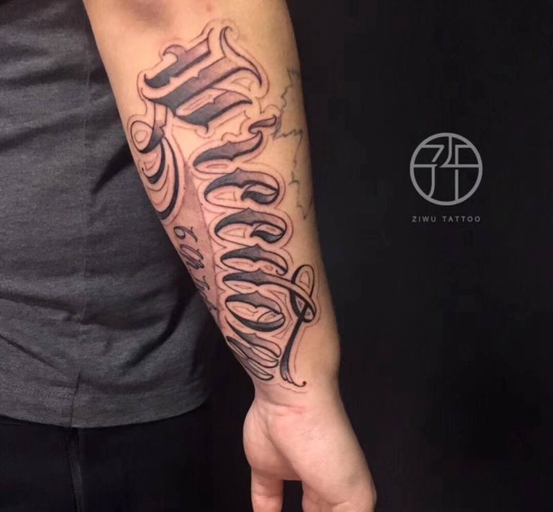 #freedom纹身图片_手臂花体字纹身图案