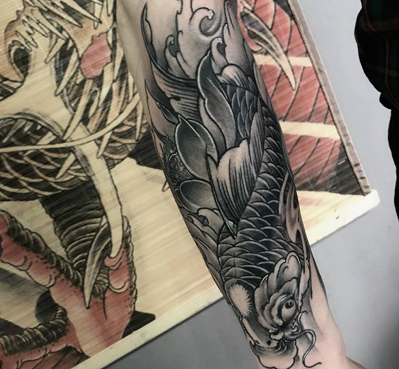 鲤鱼纹身图片_手臂新传统纹身图案