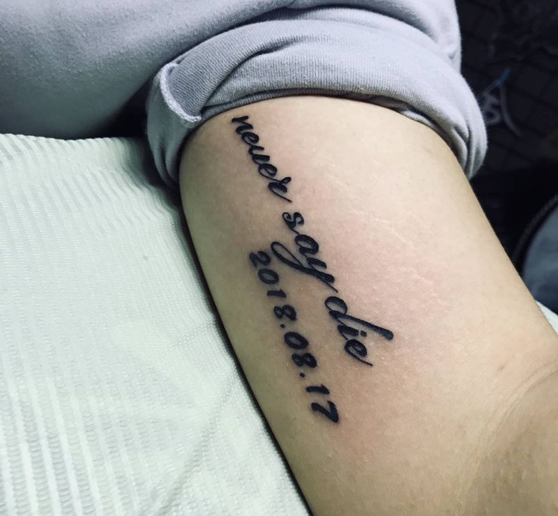 情侣字母纹身图片_字母纹身图案