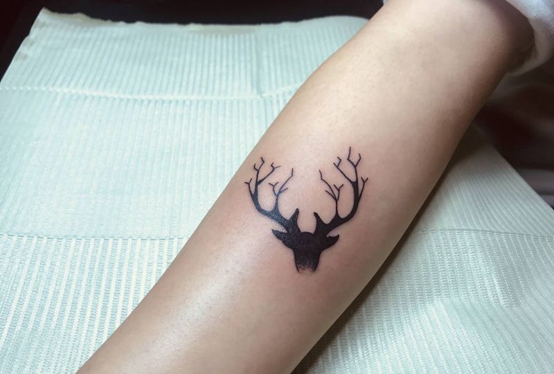 鹿纹身图片_手臂纹身图案