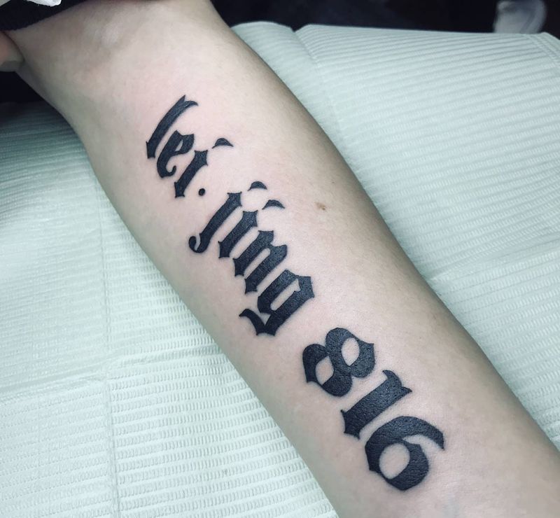 哥特字纹身图片_手臂纹身图案