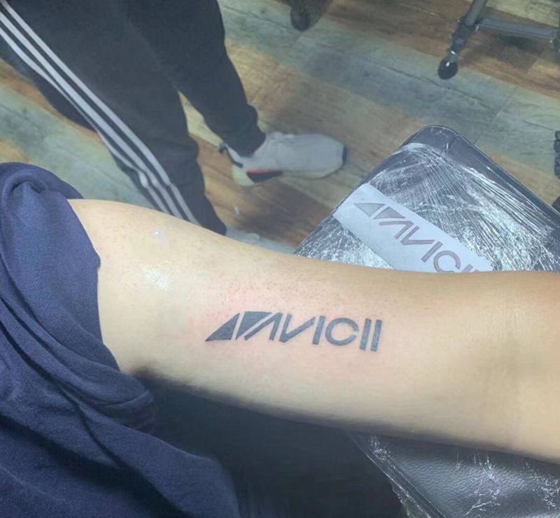 字母纹身图片_手臂纹身图案