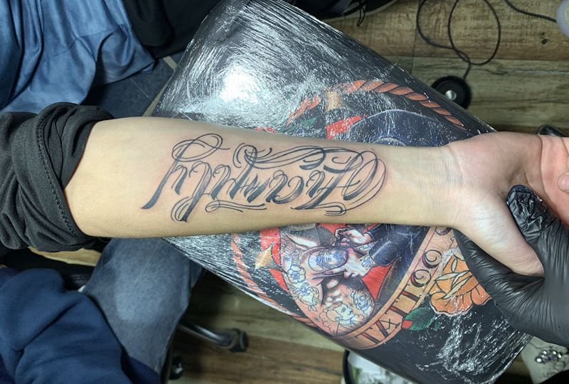 花体字纹身图片_手臂纹身图案