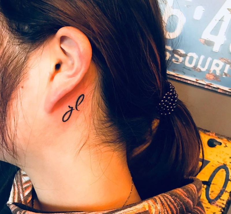 小字母纹身图片