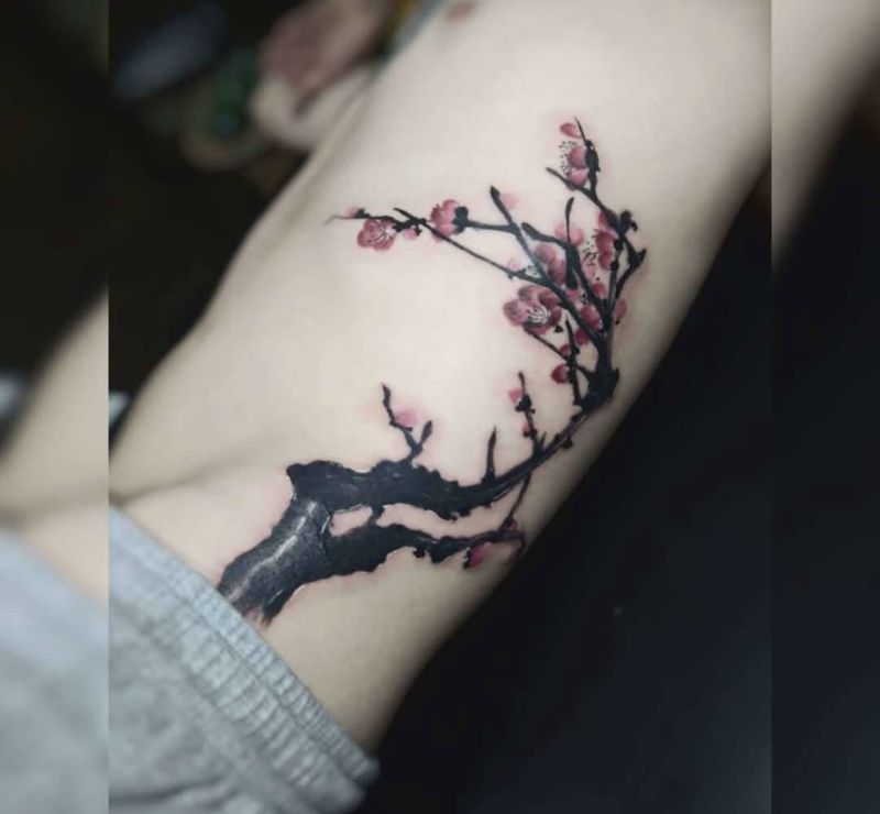 小作纹身图片_腰部腿部水墨几何纹身图案