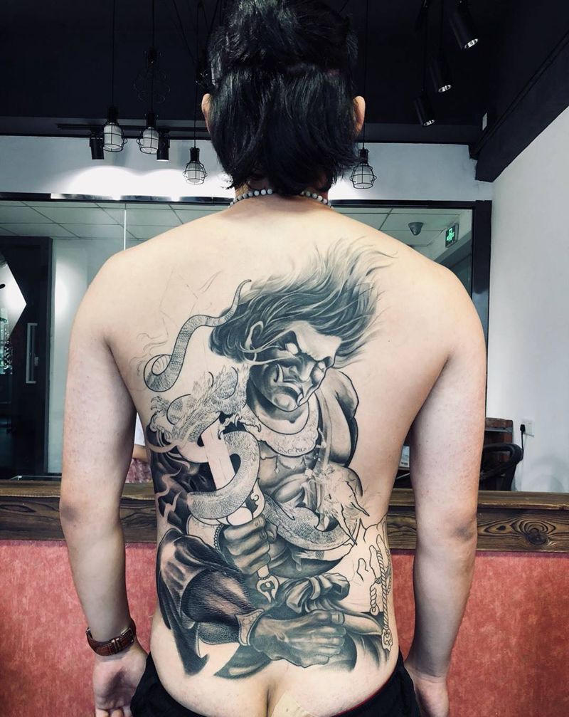 不动明王纹身图片_背部臀部新传统纹身图案