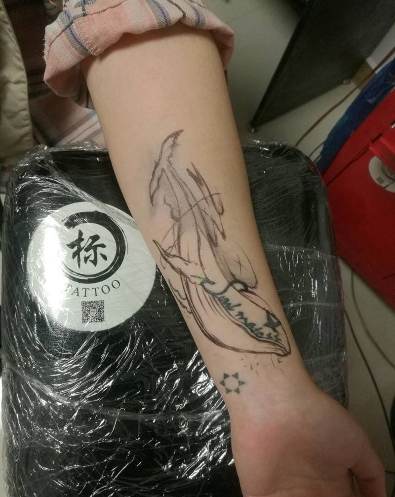 鲸纹身图片_手臂水墨新传统纹身图案