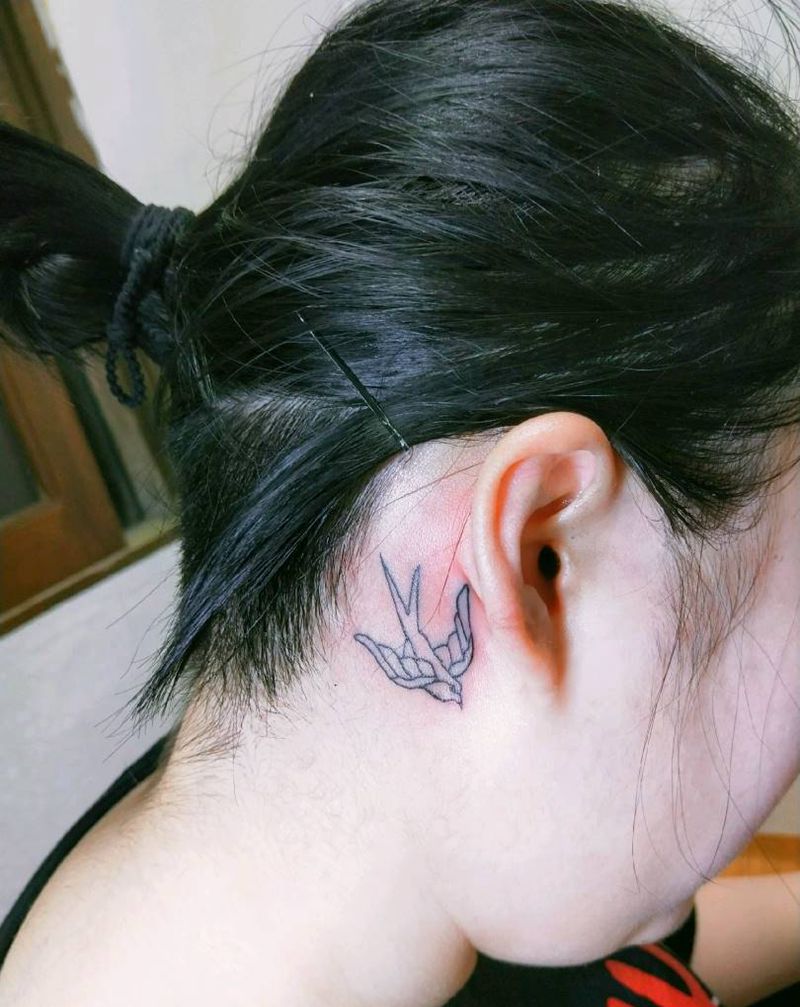 耳后小燕子纹身图片