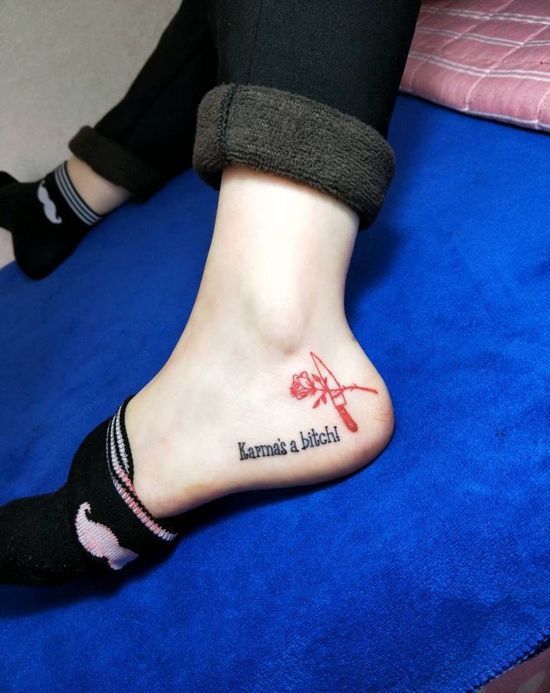 花和刀纹身图片