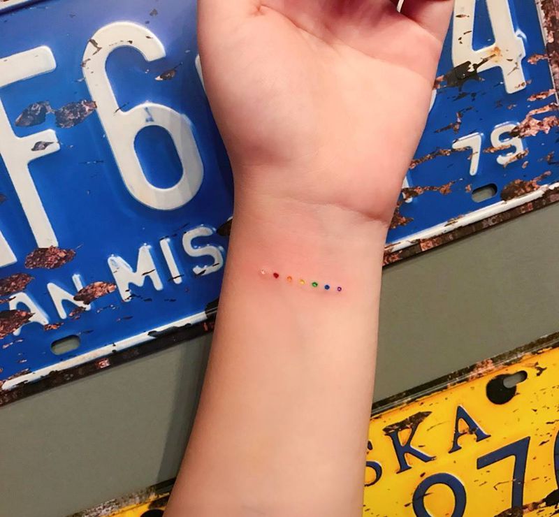 七色小点纹身图片
