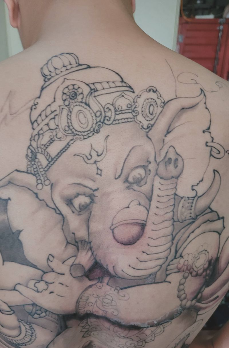 象神(局部）纹身图片_背部新传统象神纹身图案