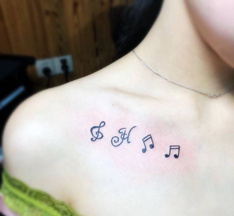 小情绪字母纹身图片