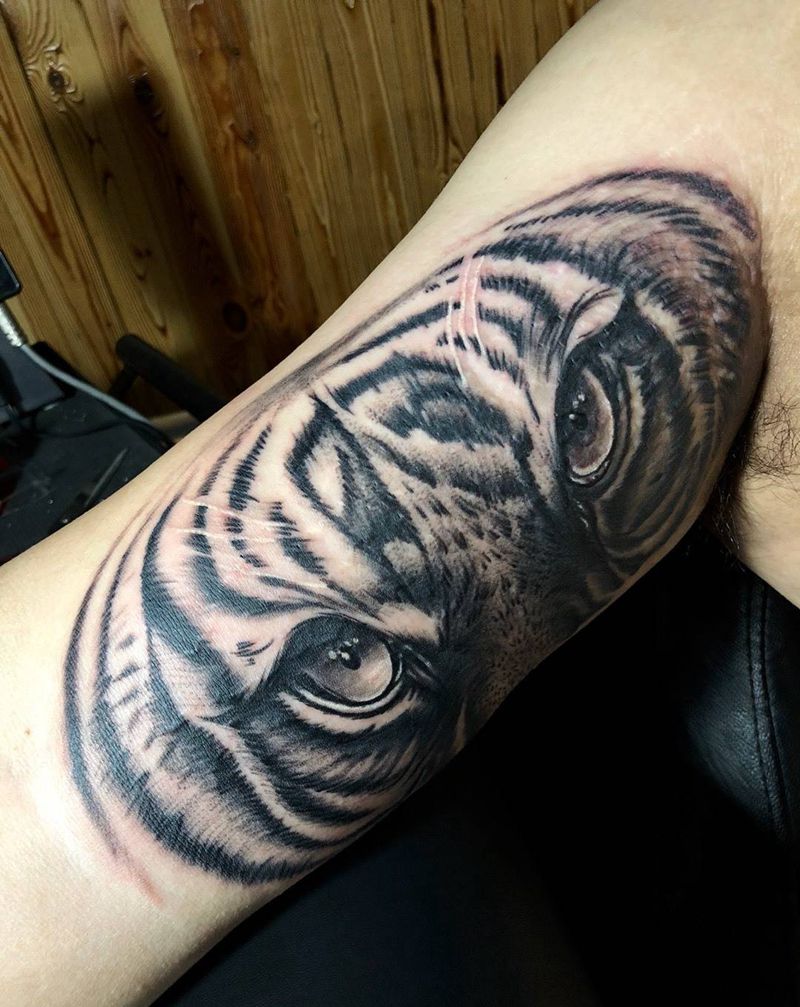 大臂内侧老虎纹身纹身图片