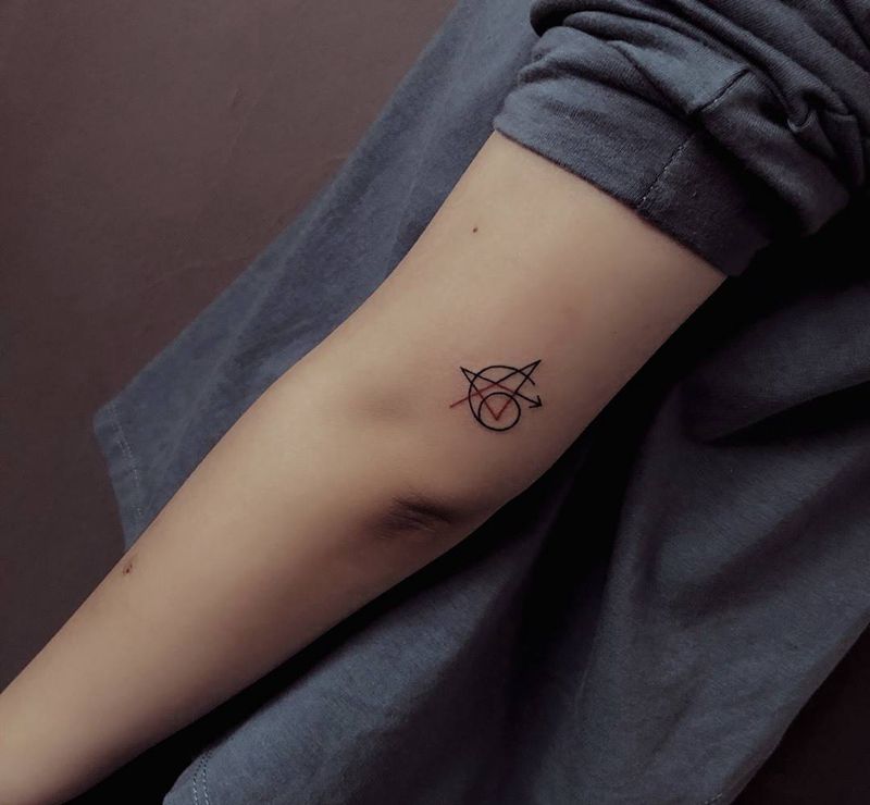 复仇者联盟纹身图片_手臂几何纹身图案