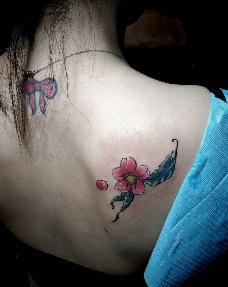 樱花纹身图片_背部Old School新传统樱花纹身图案