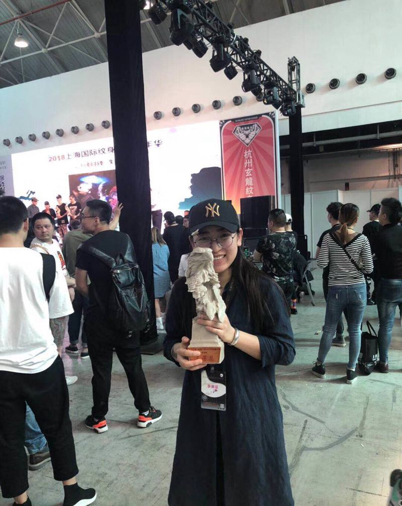 水母发饰纹身图片_腿部New SchoolOld School纹身图案