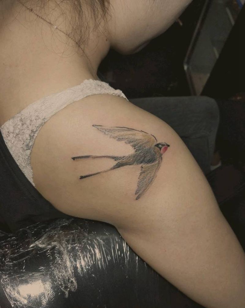 燕子纹身图片_肩部水墨水彩燕子纹身图案