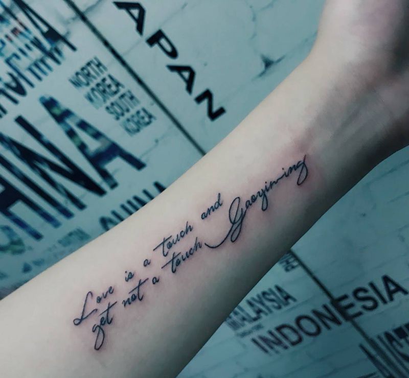 -爱是想触碰又收回的手