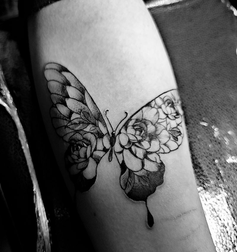花蝴蝶纹身图片_手臂纹身图案