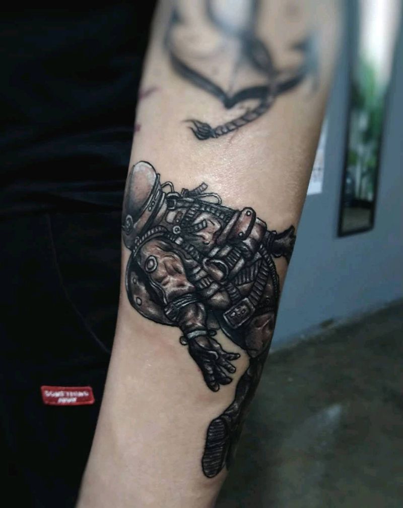 宇航员，流浪地球梦纹身图片_手臂欧美写实纹身图案