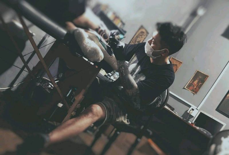 传统鲤鱼纹身图片_腿部老传统纹身图案