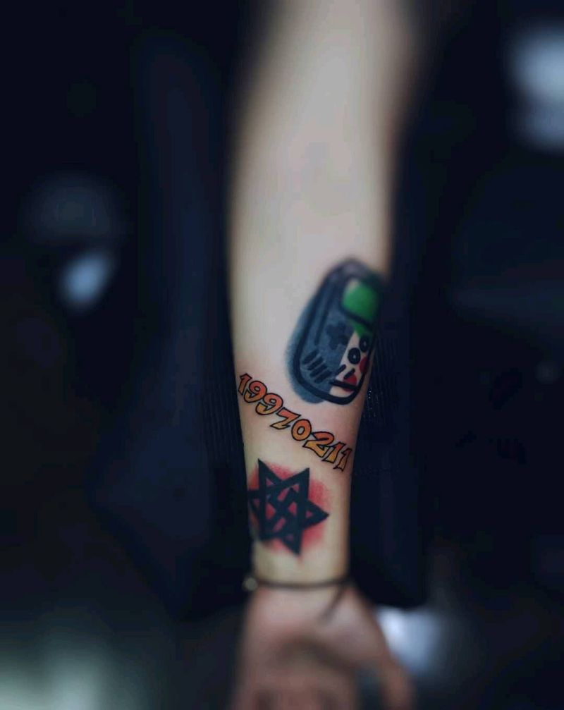 小图纹身图片_手臂胸部Old School素花