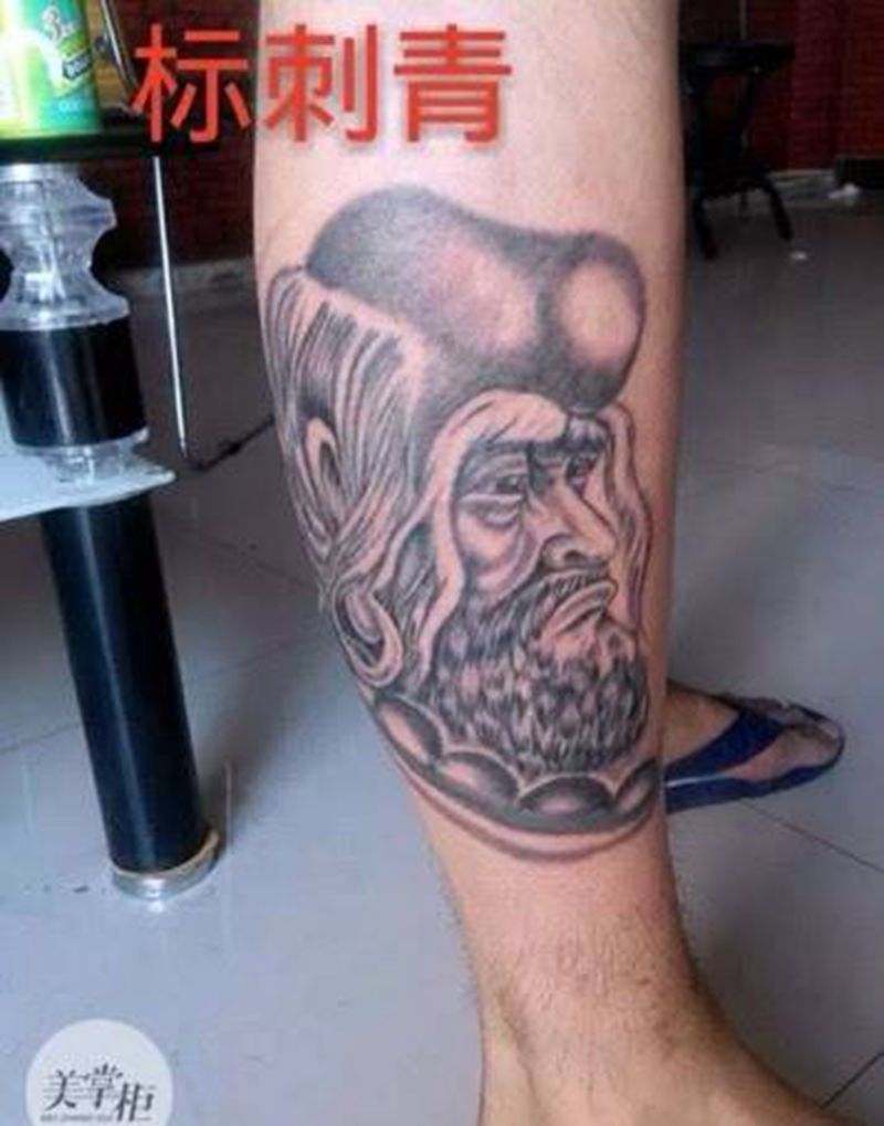 小腿纹身和刀疤遮盖纹身图片
