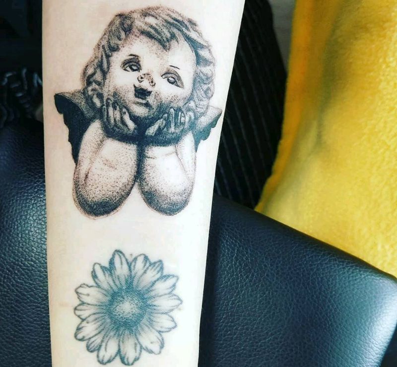 小天使纹身图片_欧美写实点刺纹身图案