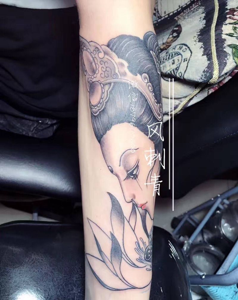 小臂艺妓纹身图片